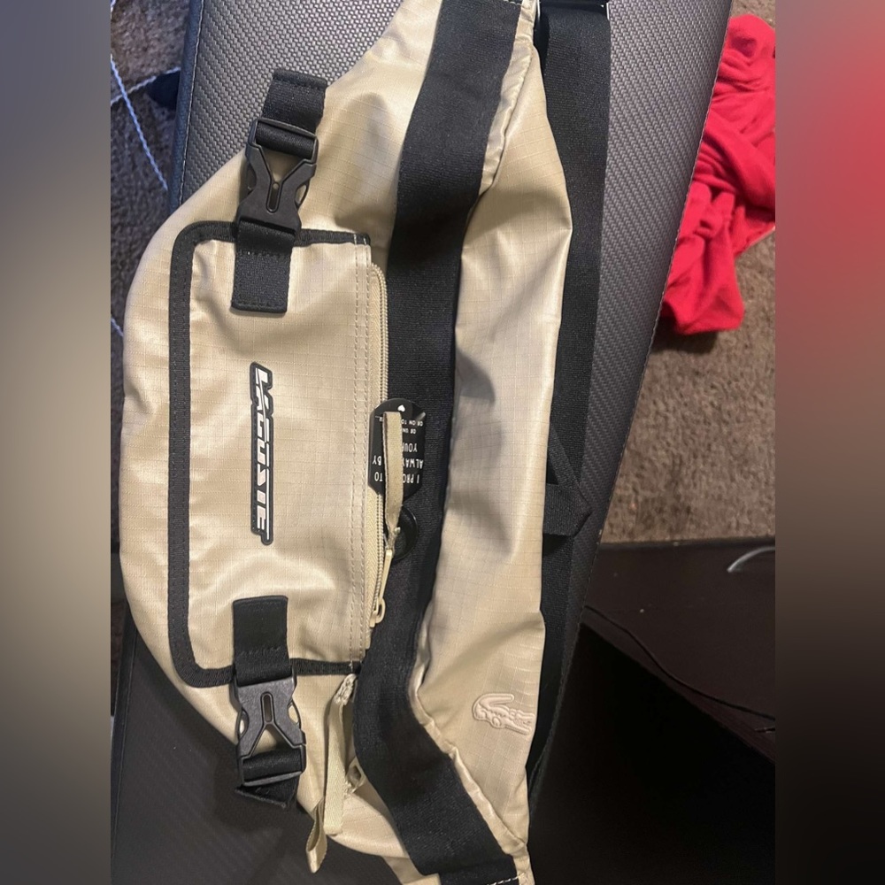 Lacoste shoulder bag, no flaws, holds everything u need